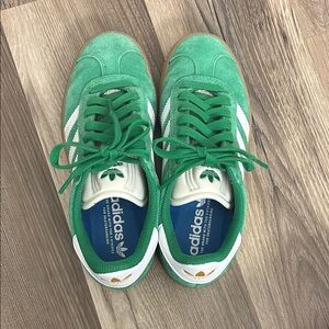 size 6.5 women's green adidas gazelle